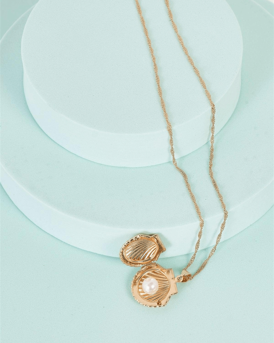 Gold Mermaidcore Shell Locket Necklace